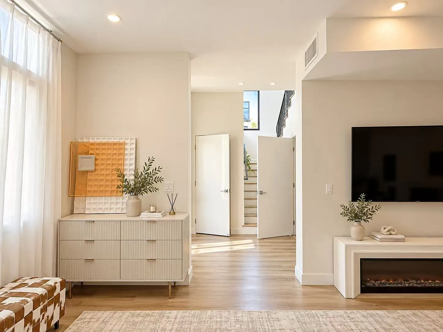 3 bed, 2.5 bath, 1600 sqft, $4,500 — Photo 3