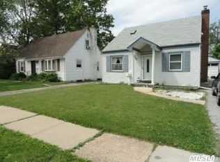 997 Alhambra Rd, Baldwin, NY 11510