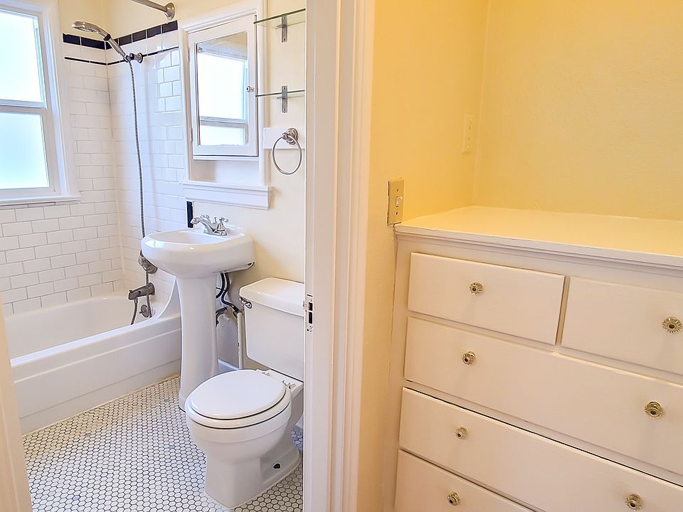 Capri Apartments - Portland Oregon
