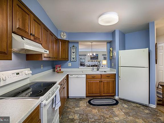 4th image of 9655 Horsham Dr