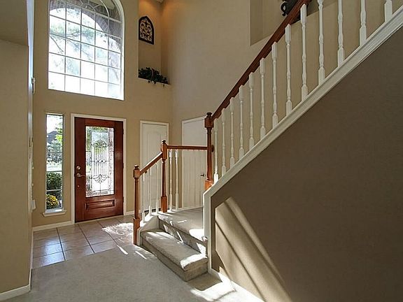 3rd image of 11914 Canyon Rock Ln