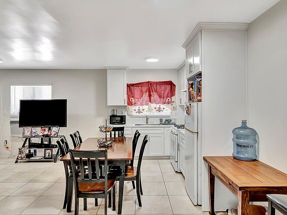 3rd image of 6735 Elmer Ave #8