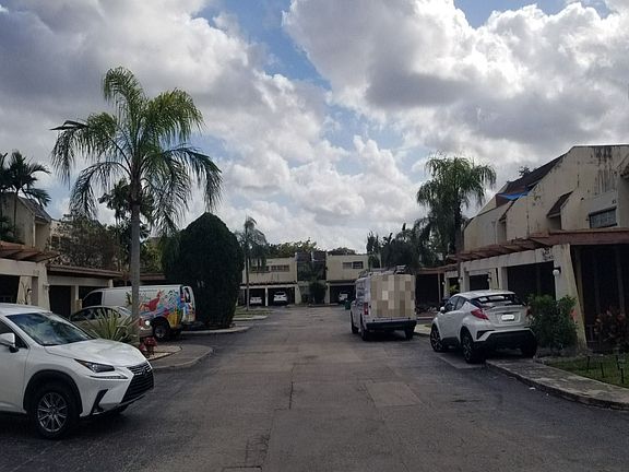 4th image of 6524 Kendale Lakes Dr #D