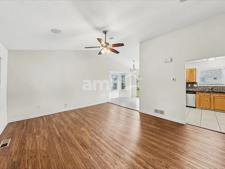 5545 Stevens Dr — Photo 8