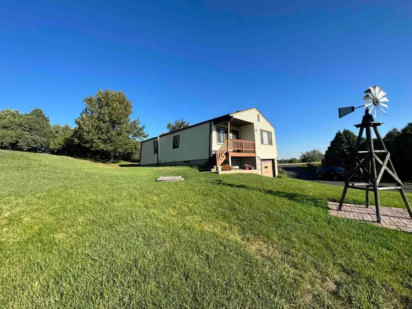 5710 W 56th St, Kearney, NE 68845