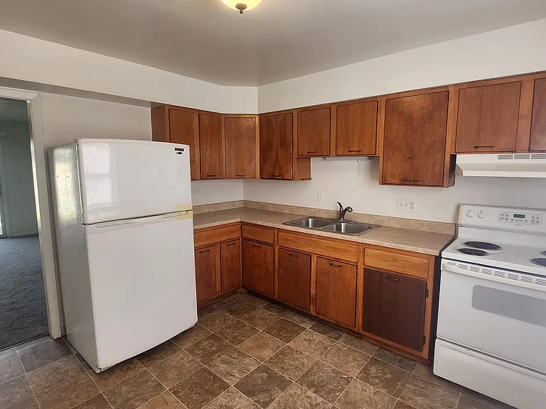 205 Fairlane Dr #10 — Photo 4