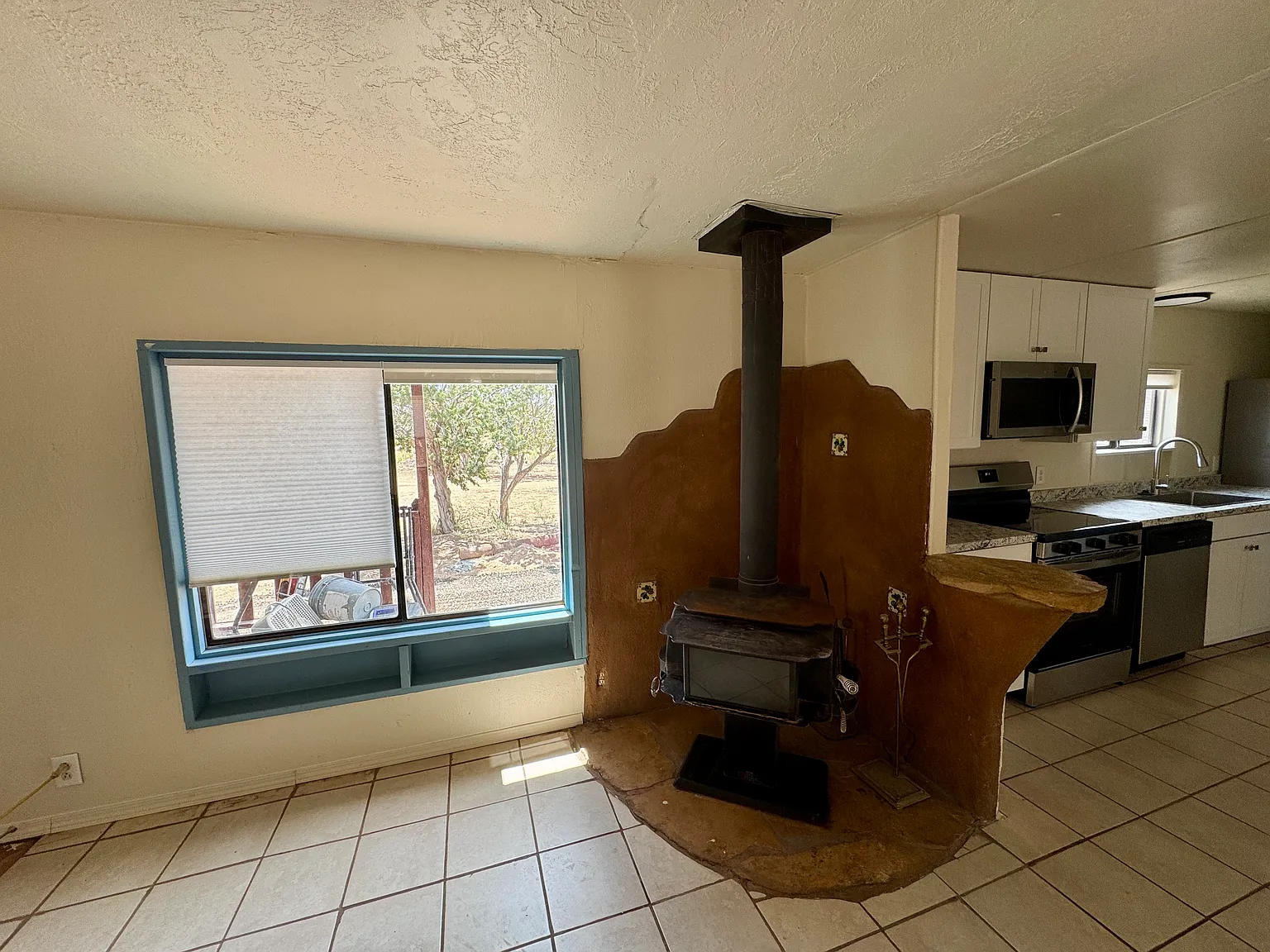 3 bed, 1250 sqft, $1,700 — Photo 2