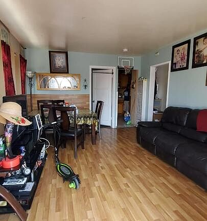 5th image of 737 W 77th St