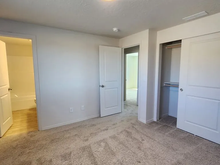 922 SE Starview Ave — Photo 8