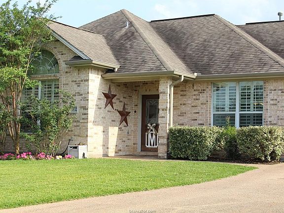 2nd image of 3832 Dresden Ln
