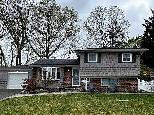 12 Weiss Pl, Deer Park, NY 11729