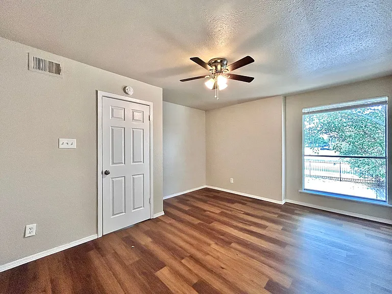 7111 E Highway 290 #D — Photo 13