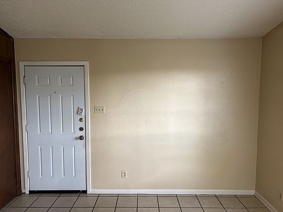 4th image of 400 Skyline Ave #A
