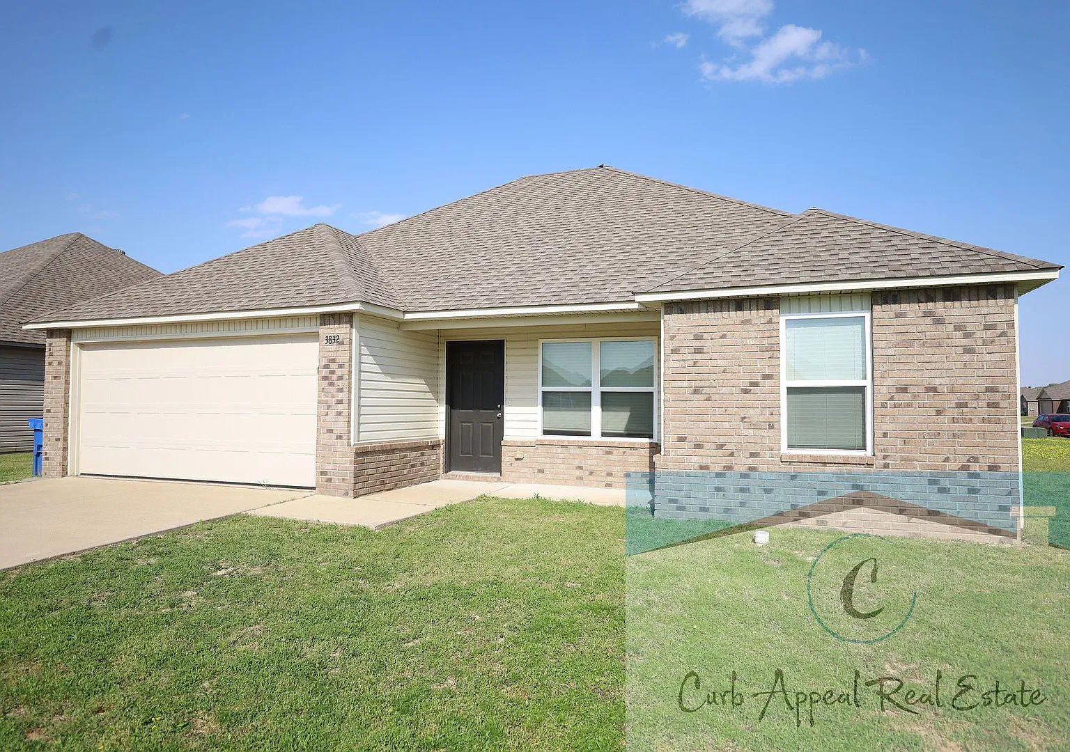 Beautiful 3-Bedroom Home with 2-Car Garage & Spacious Backyard Nettleton Schools! — Photo 1