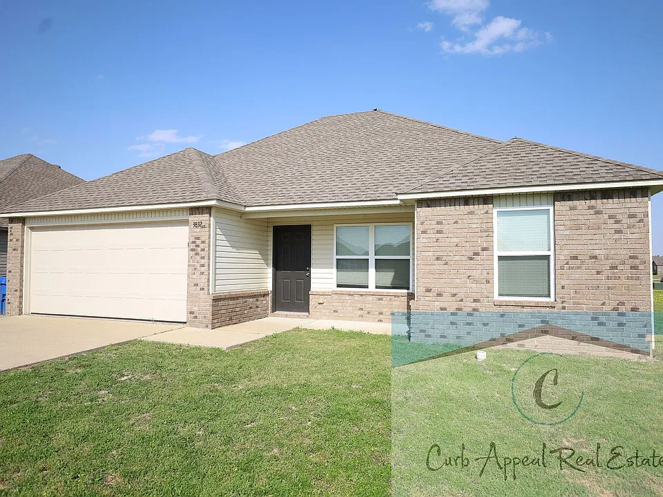 3832 Churchill Dr