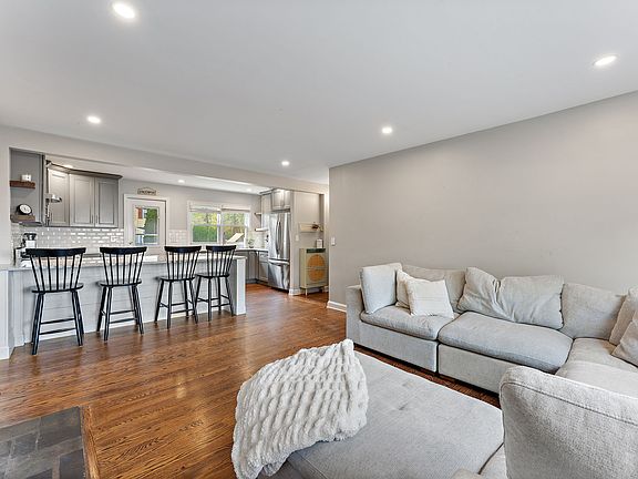 5th image of 17 Terrace Ave #1