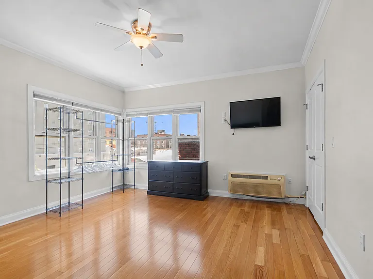 5501 Hudson Ave #407 — Photo 11