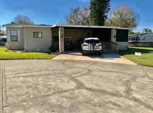 401 Whisper Oaks Dr, Plant City, FL 33565