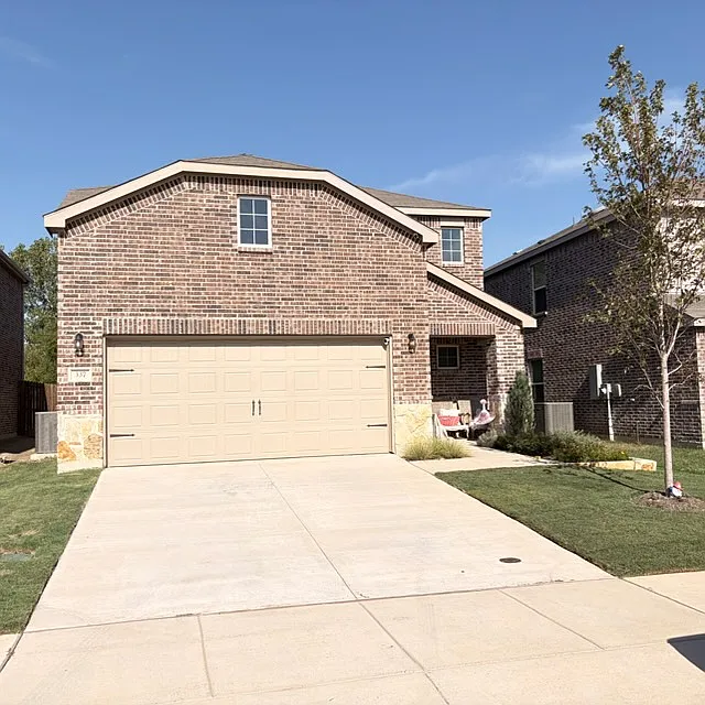 4 bed, 2395 sqft, $2,350 — Photo 2