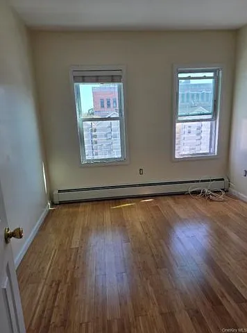 3 bed, 1.0 bath, 1680 sqft, $3,200 — Photo 2