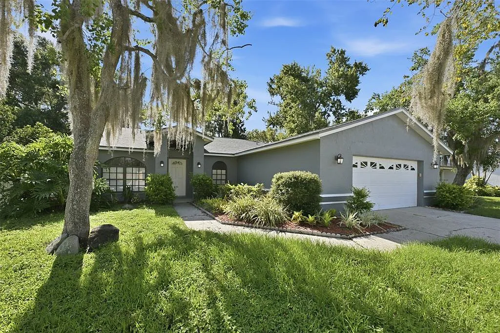 3 bed, 2.0 bath, 1880 sqft, $2,200 — Photo 2