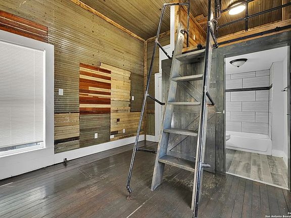 5th image of 121 Howard St APT 1