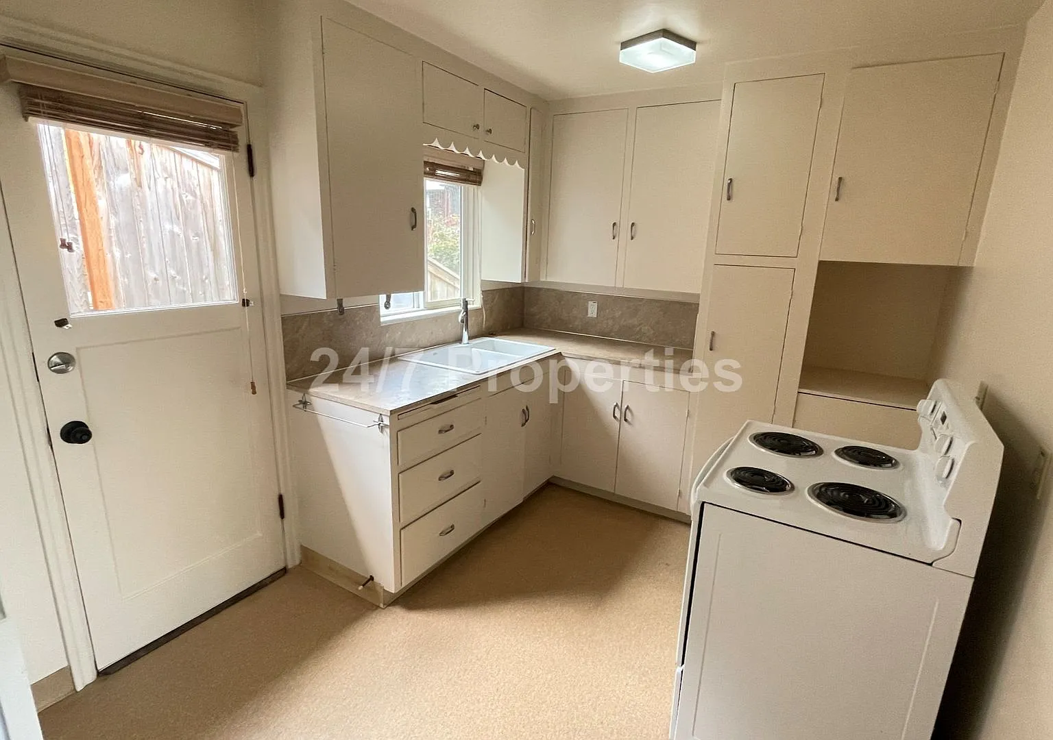 Vintage Studio Apartment Near OHSU and Marquam Park! — Photo 4