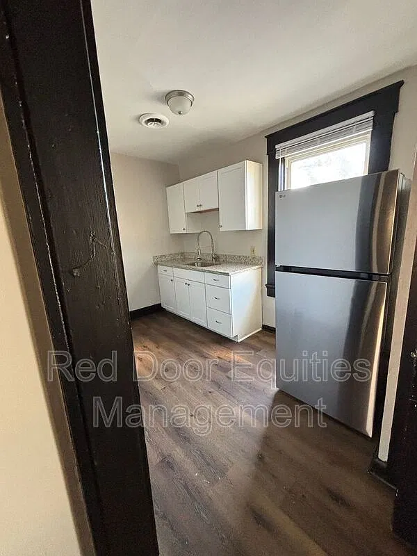 Studio, 1.0 bath, $800 — Photo 4