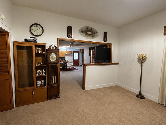 5th image of 610 8th St SW