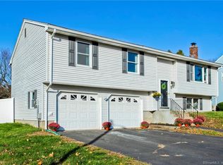 13 Ryefield Dr, Enfield, CT 06082