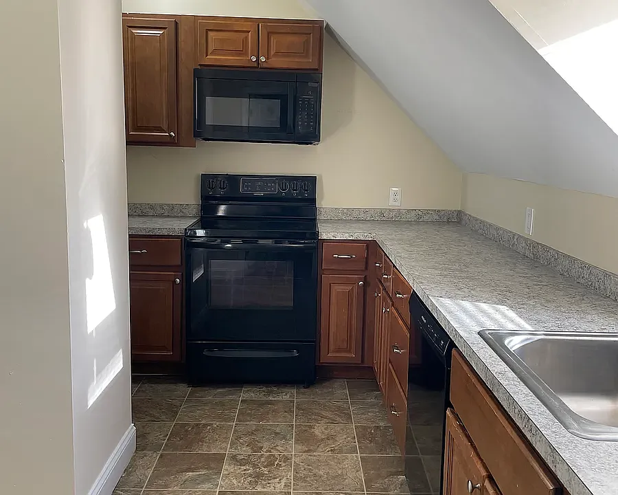 16 Pequot St #3