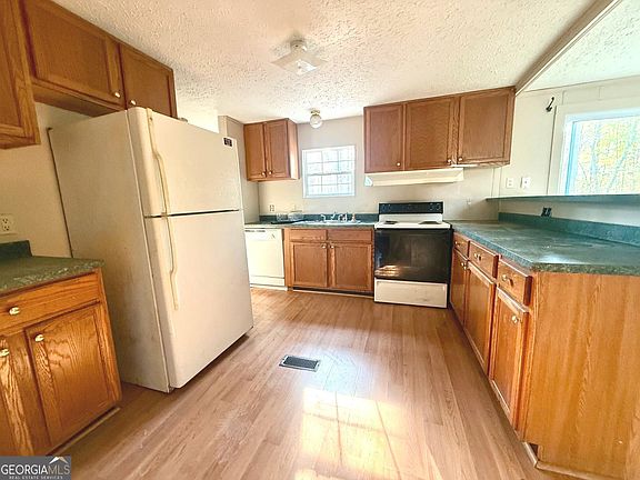 4th image of 110 Little River Dr