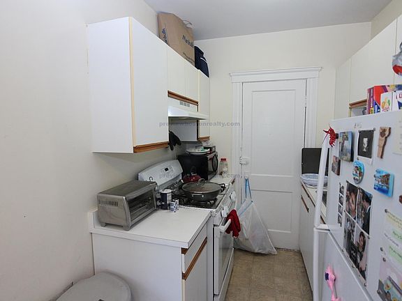 5th image of 131 Washington St #201