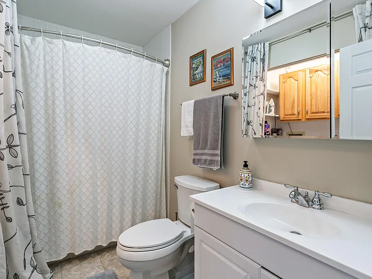 606 W Beach Ave — Photo 14