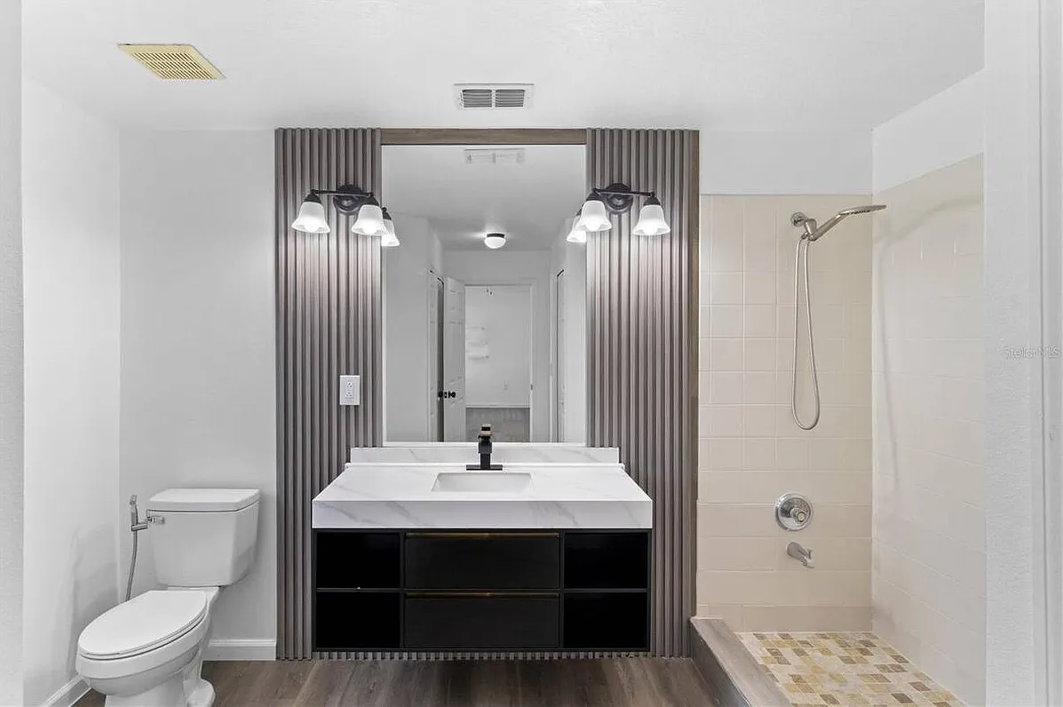 3 bed, 2.0 bath, 1243 sqft, $1,950 — Photo 2
