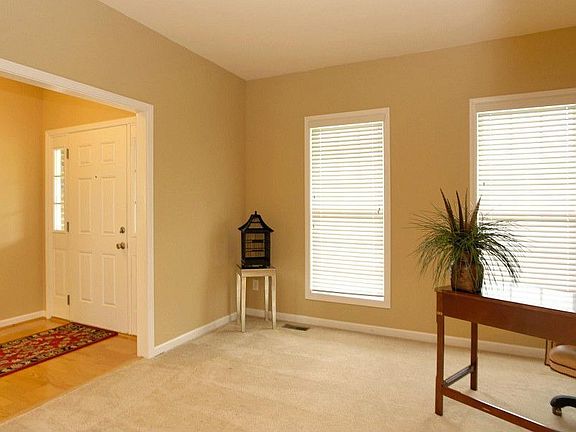 5th image of 101 Pinery Cir