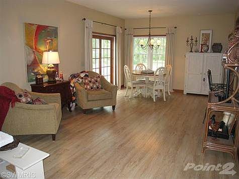 3rd image of 102 Orchard Dr