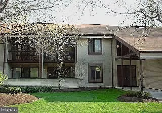 11 Twin Rivers Dr #M — Photo 2