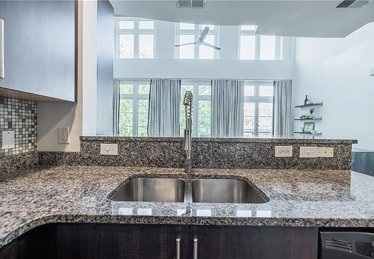 1221 Caroline St NE #201 — Photo 12