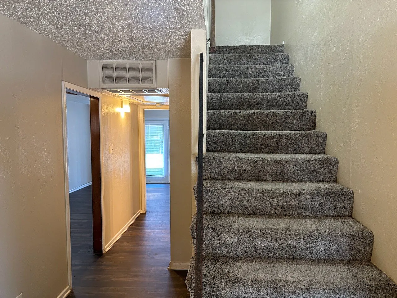 2 bed, 1.5 bath, 1105 sqft, $1,175 — Photo 3