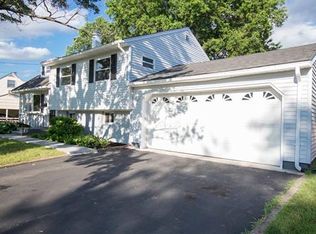 25 Thomas Rd, Somerset, NJ 08873