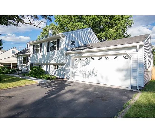 25 Thomas Rd photo 1