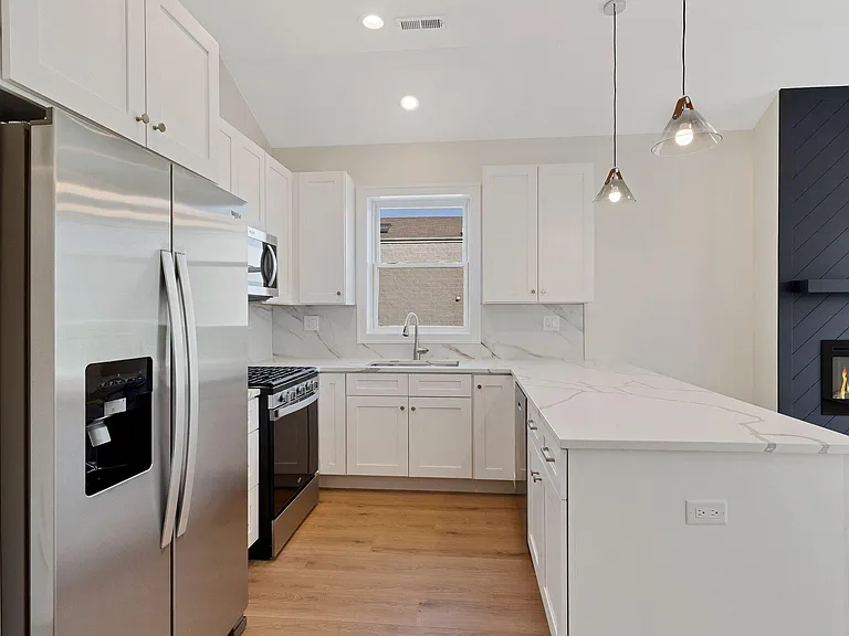 4224 S Langley Ave #2 — Photo 4
