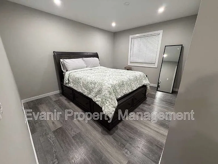 11884 Hamden Dr — Photo 14