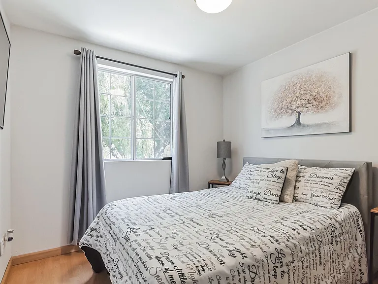 10304 Marcus Ave — Photo 12