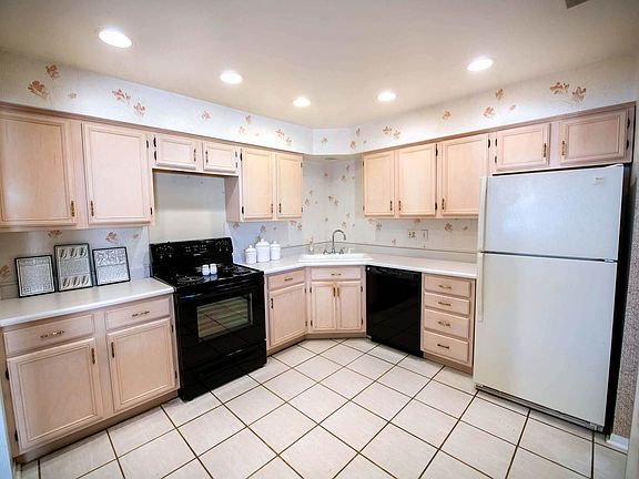 5th image of 1112 Castilian Ct #C118