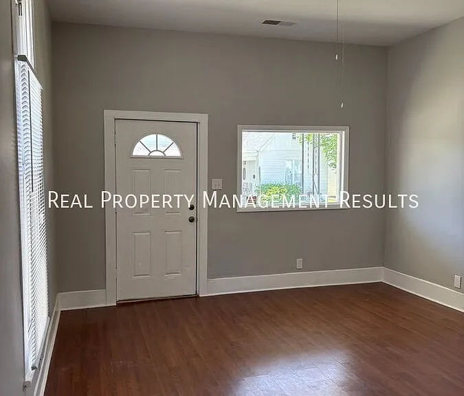 2517 W Illinois St — Photo 3