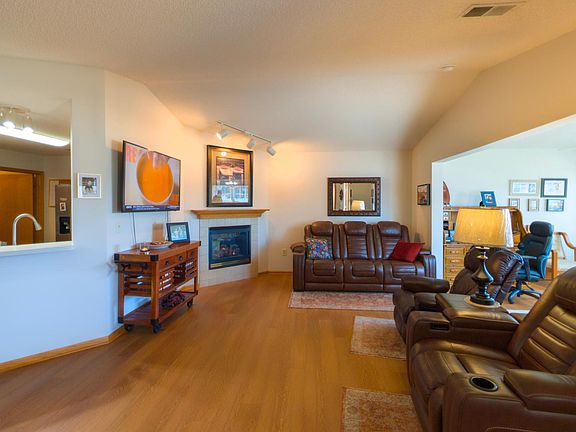4th image of 1906 Oak Tree Ln Unit B