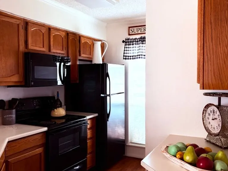 Quail Creek Apts. — Photo 6