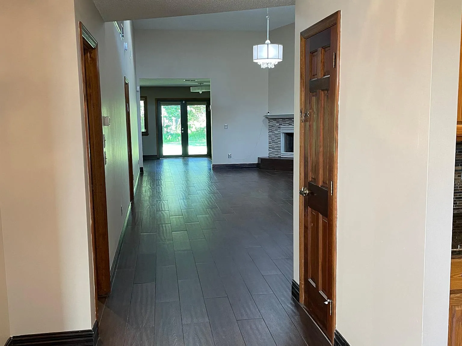 3 bed, 2.5 bath, 2900 sqft, $2,600 — Photo 4